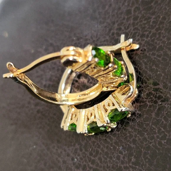 peridot hoops - Picture 2 of 5